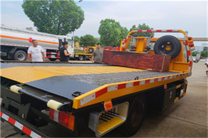 廉江附近拖车电话号码服务