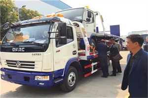 廉江汽车道路救援拖车价格